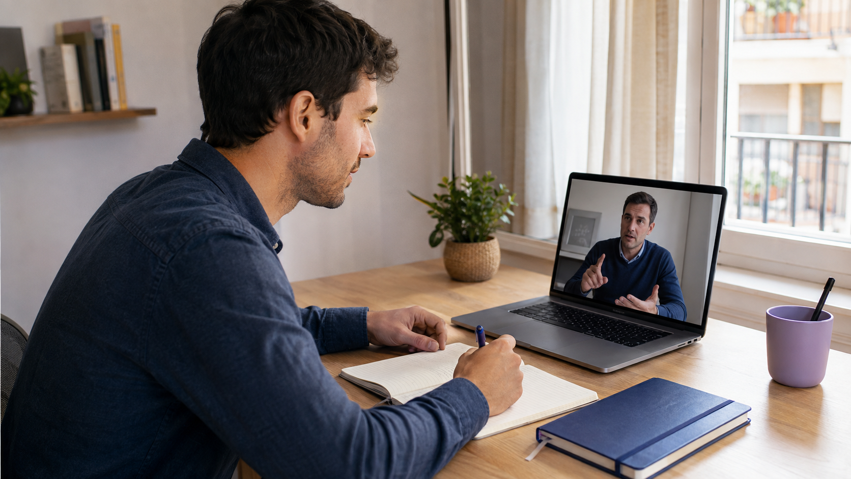 Sesión de coaching de estudio entre un alumno y su preparador